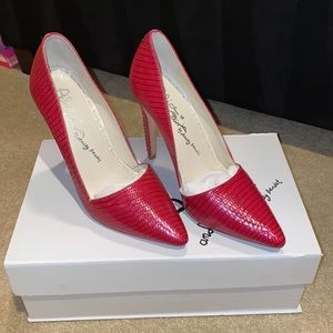Hot pink pumps ladies! By Alice and Olivia